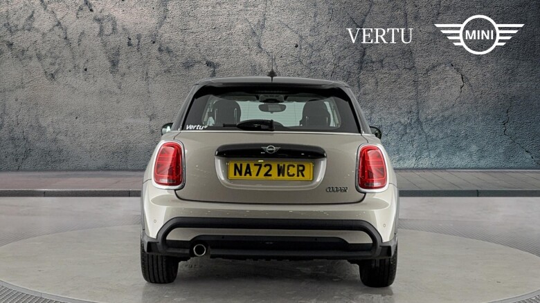 MINI Hatchback 1.5 Cooper Classic 5dr Auto [Nav Pack] Petrol Hatchback